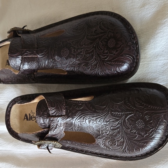 Alegria Black “Hello Doily” Patterned Leather Slip-Resistant Footwear Sz 42 Clog - Picture 2 of 15